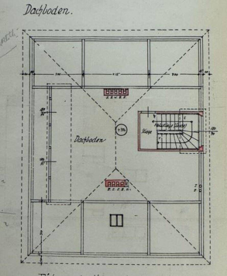 Historischer Grundriss des Dachbodens mit offenem Bereich und Dachschrägen.