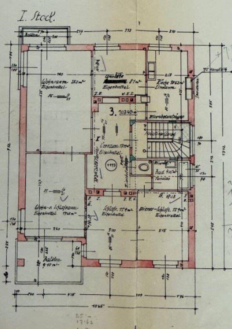 Historischer Grundriss des ersten Obergeschosses mit Wohn- und Schlafbereichen sowie Balkon.