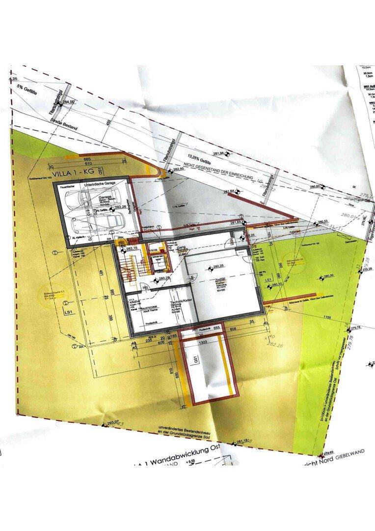 Grundriss des Kellergeschosses mit Tiefgarage und direktem Zugang zum Grundstück.