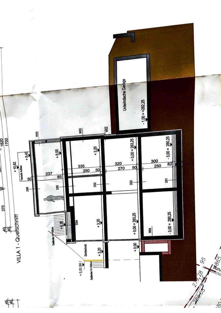 Querschnitt der Villa zeigt die Raumhöhen, die Tiefgarage und die Geschossaufteilung.