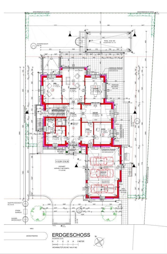Grundriss des Erdgeschosses mit Wohnbereich, Küche und Garage.