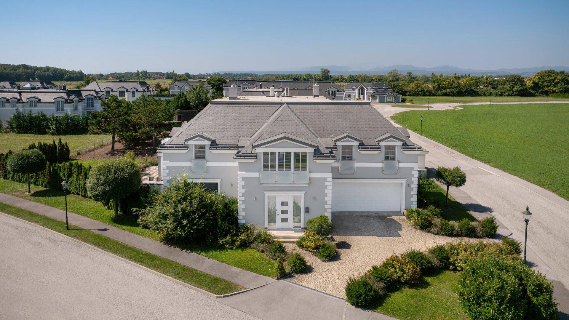 VILLA mit Innenpool und Weinkeller im Golfclub Fontana - Ansicht 3