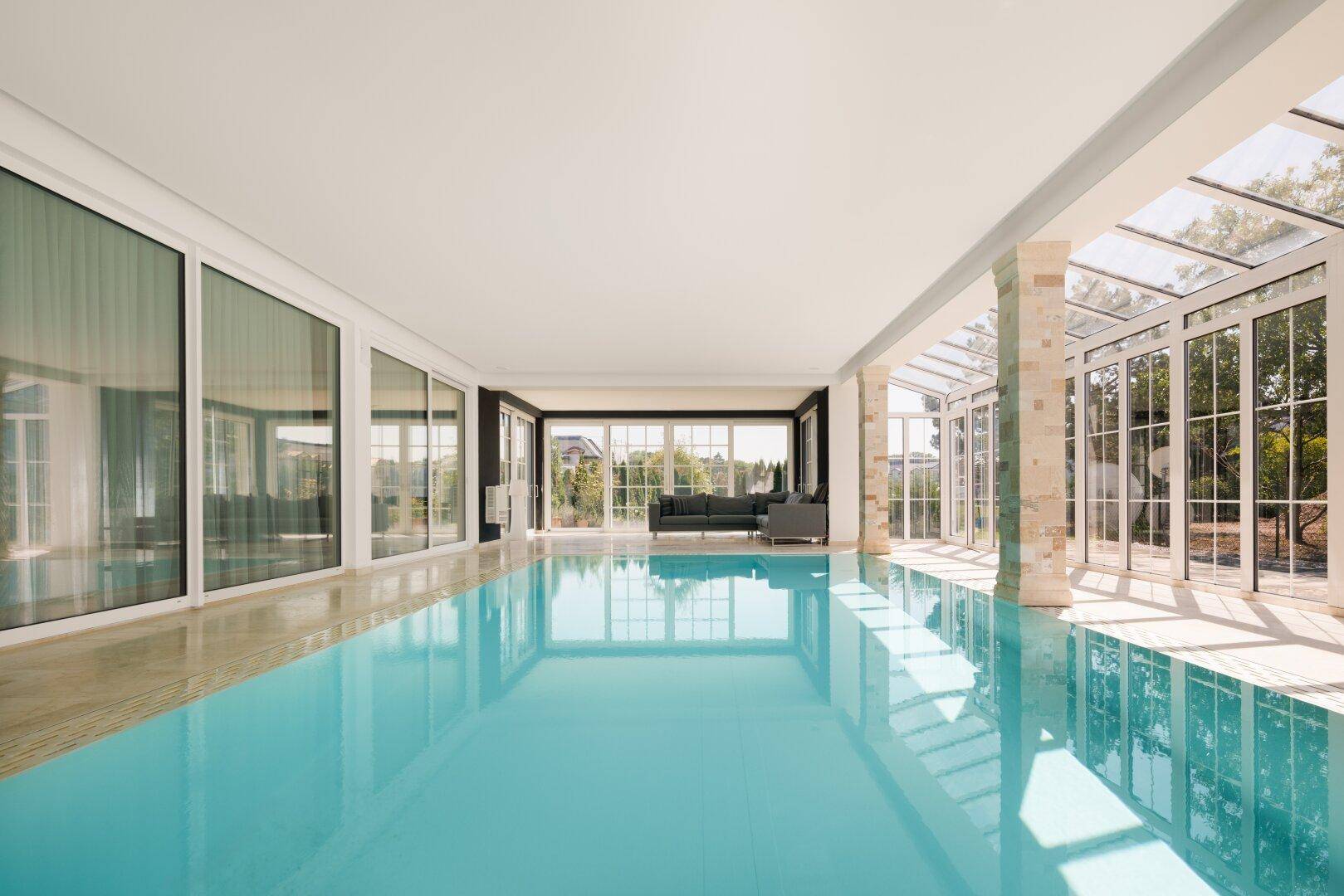 VILLA mit Innenpool und Weinkeller im Golfclub Fontana - Ansicht 2
