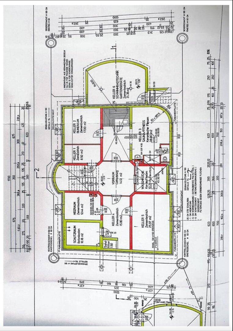 Grundriss des Kellers mit verschiedenen Räumen, Sauna und Fitnessbereich.