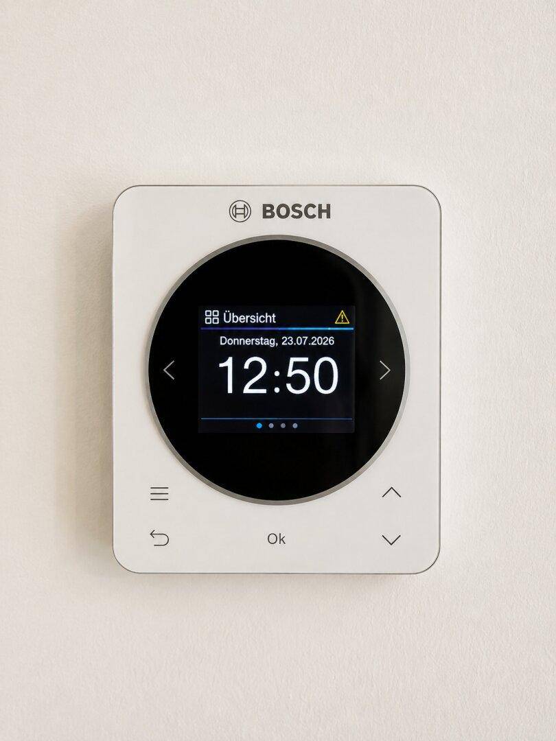 Modernes Bosch Smart-Home-Thermostat zur intelligenten Steuerung der Raumtemperatur.