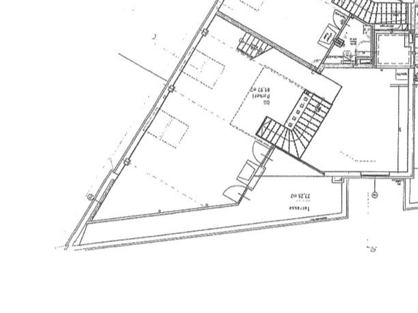 Grundriss des Dachgeschosses mit großer Terrasse und offenem Wohnbereich.