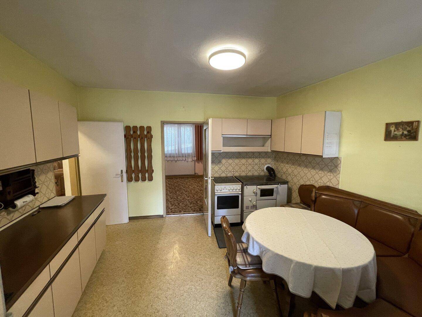 RESERVIERT!! -- GROSSES EINFAMILIEN-HAUS MIT AUSBAU-MÖGLICHKEIT -- NEBENGEBÄUDE -- GROSSER INNENHOF -- RUHELAGE! - Ansicht 6