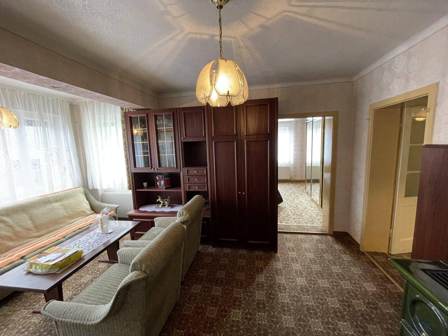RESERVIERT!! -- GROSSES EINFAMILIEN-HAUS MIT AUSBAU-MÖGLICHKEIT -- NEBENGEBÄUDE -- GROSSER INNENHOF -- RUHELAGE! - Ansicht 4