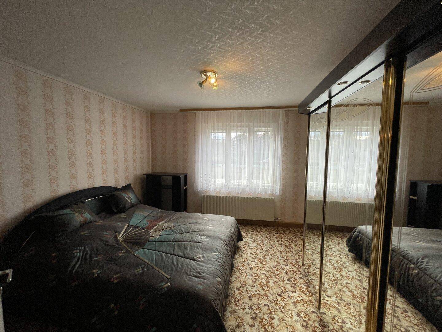 RESERVIERT!! -- GROSSES EINFAMILIEN-HAUS MIT AUSBAU-MÖGLICHKEIT -- NEBENGEBÄUDE -- GROSSER INNENHOF -- RUHELAGE! - Ansicht 5