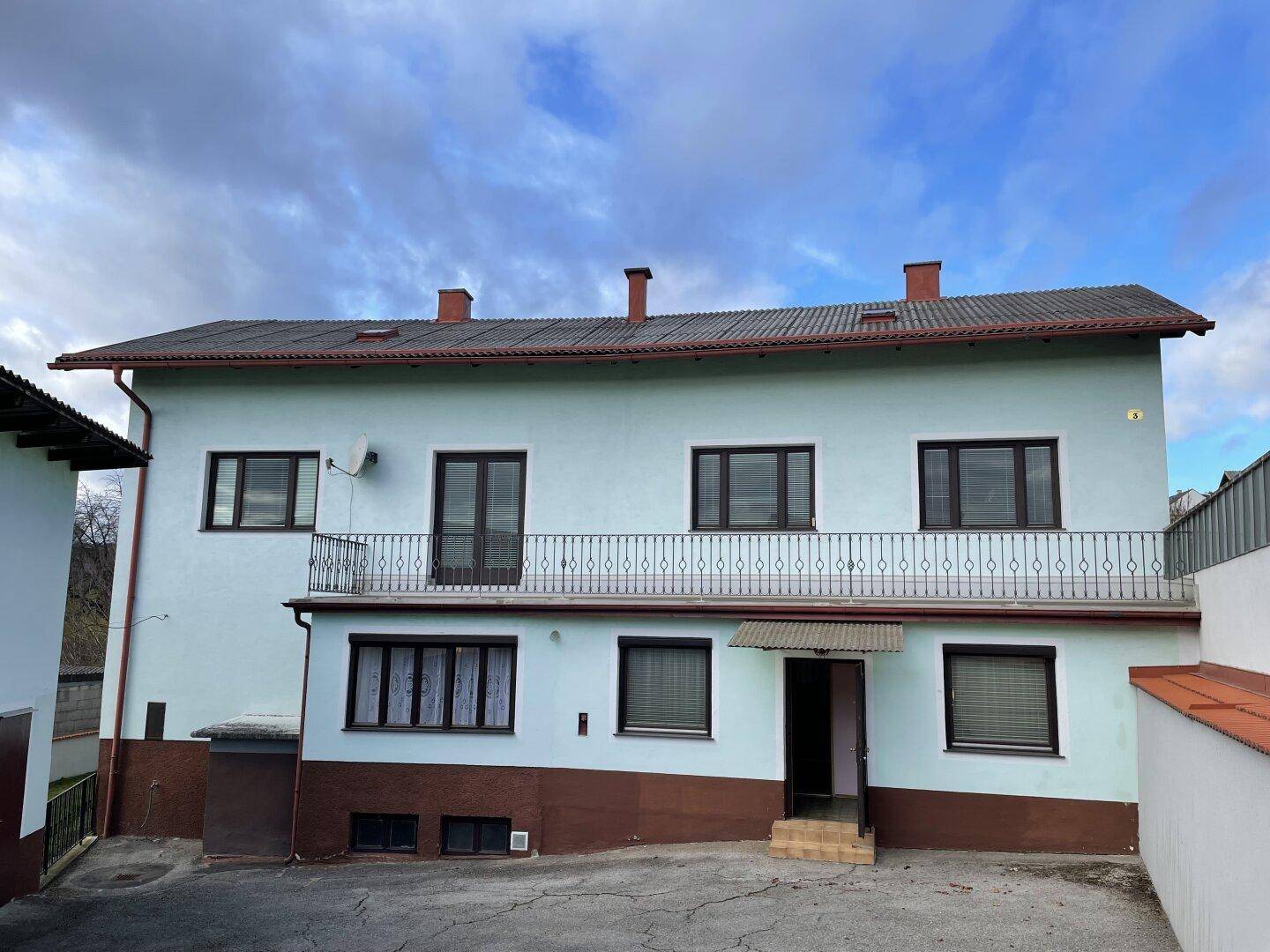 RESERVIERT!! -- GROSSES EINFAMILIEN-HAUS MIT AUSBAU-MÖGLICHKEIT -- NEBENGEBÄUDE -- GROSSER INNENHOF -- RUHELAGE! - Ansicht 2