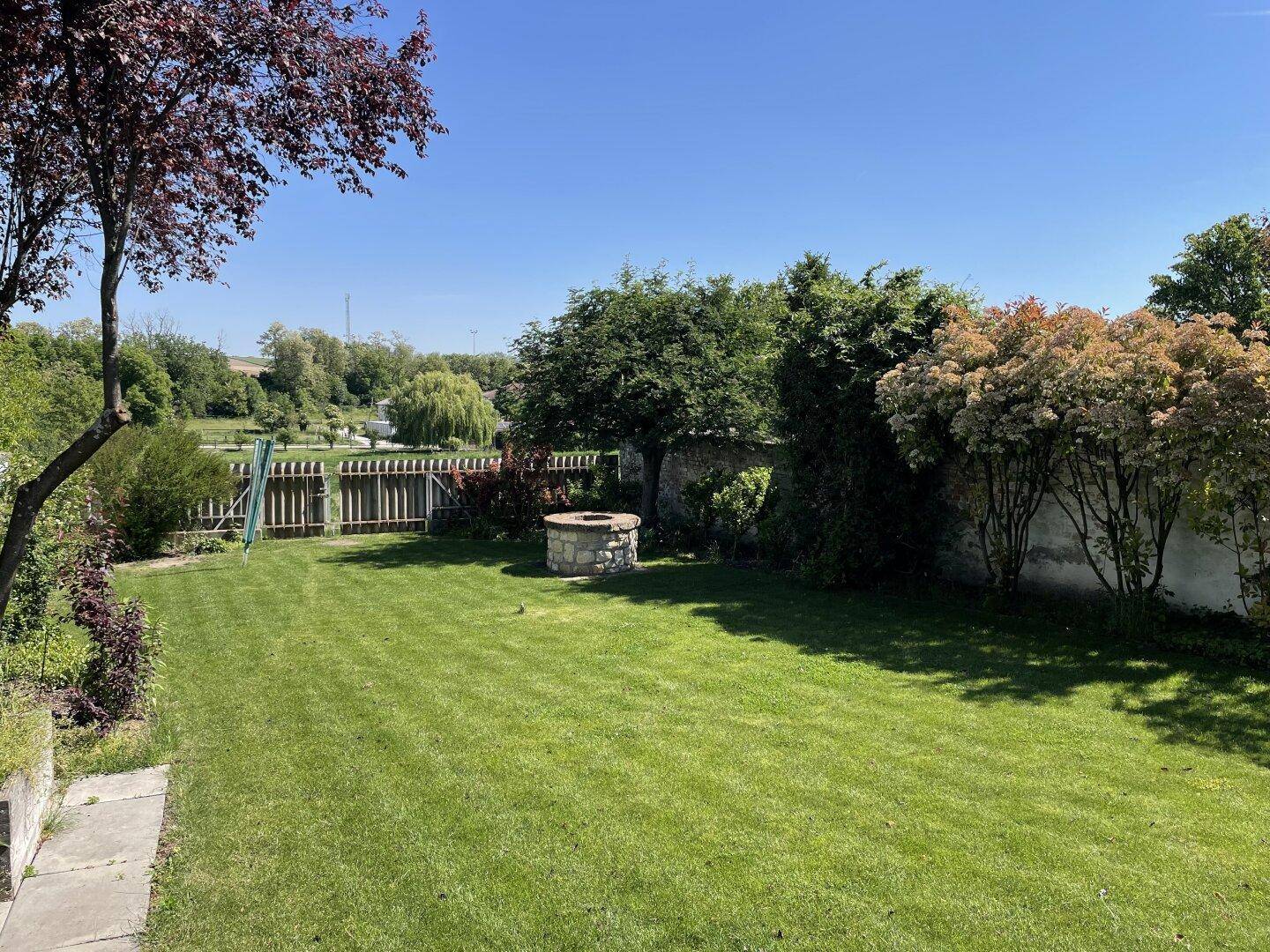 TOP-GEPFLEGTES EINFAMILIEN-HAUS MIT BEZAUBERNDEM ZIERGARTEN - GARAGE/WERKSTATT - ROHDACHBODEN - SAUNA! - Widok 2