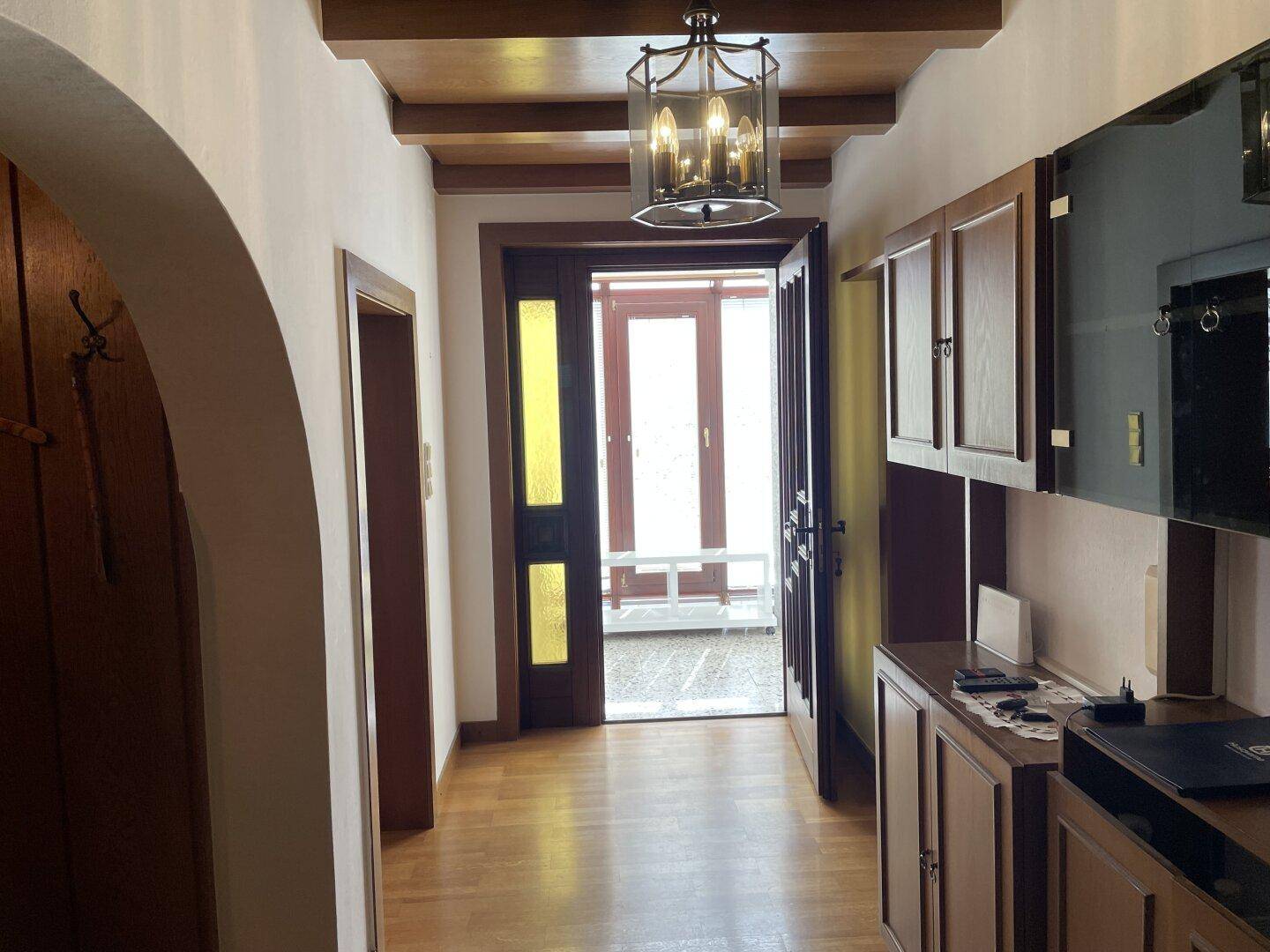 TOP-GEPFLEGTES EINFAMILIEN-HAUS MIT BEZAUBERNDEM ZIERGARTEN - GARAGE/WERKSTATT - ROHDACHBODEN - SAUNA! - Widok 4