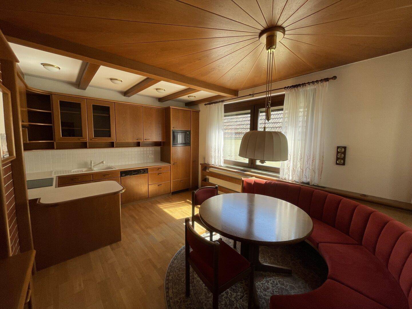 TOP-GEPFLEGTES EINFAMILIEN-HAUS MIT BEZAUBERNDEM ZIERGARTEN - GARAGE/WERKSTATT - ROHDACHBODEN - SAUNA! - Widok 6