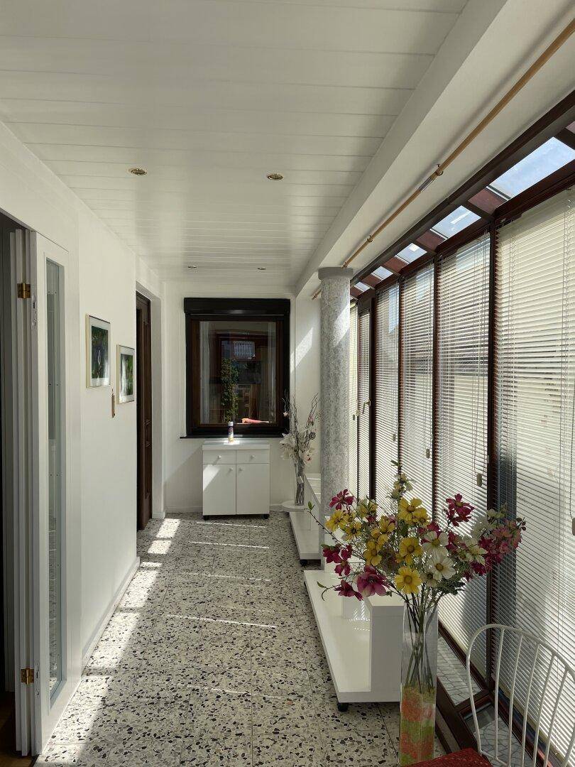 TOP-GEPFLEGTES EINFAMILIEN-HAUS MIT BEZAUBERNDEM ZIERGARTEN - GARAGE/WERKSTATT - ROHDACHBODEN - SAUNA! - Widok 3