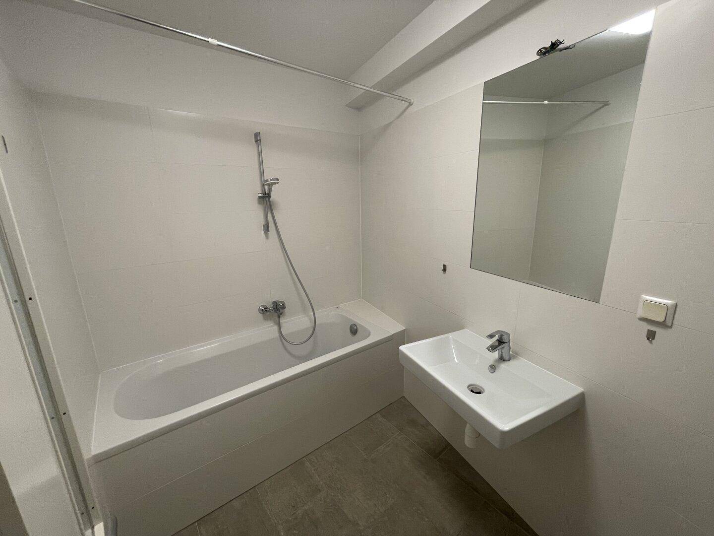 MODERNE 2-ZIMMER-WOHNUNG BEIM SCHWARZENBERGPLATZ -- ALLGEMEINE DACHTERRASSE MIT PANORAMABLICK! – další