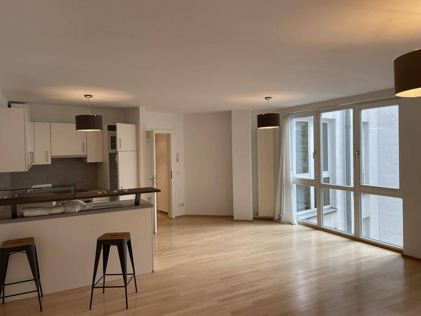 MODERNE 2-ZIMMER-WOHNUNG BEIM SCHWARZENBERGPLATZ -- ALLGEMEINE DACHTERRASSE MIT PANORAMABLICK! – pohled 3