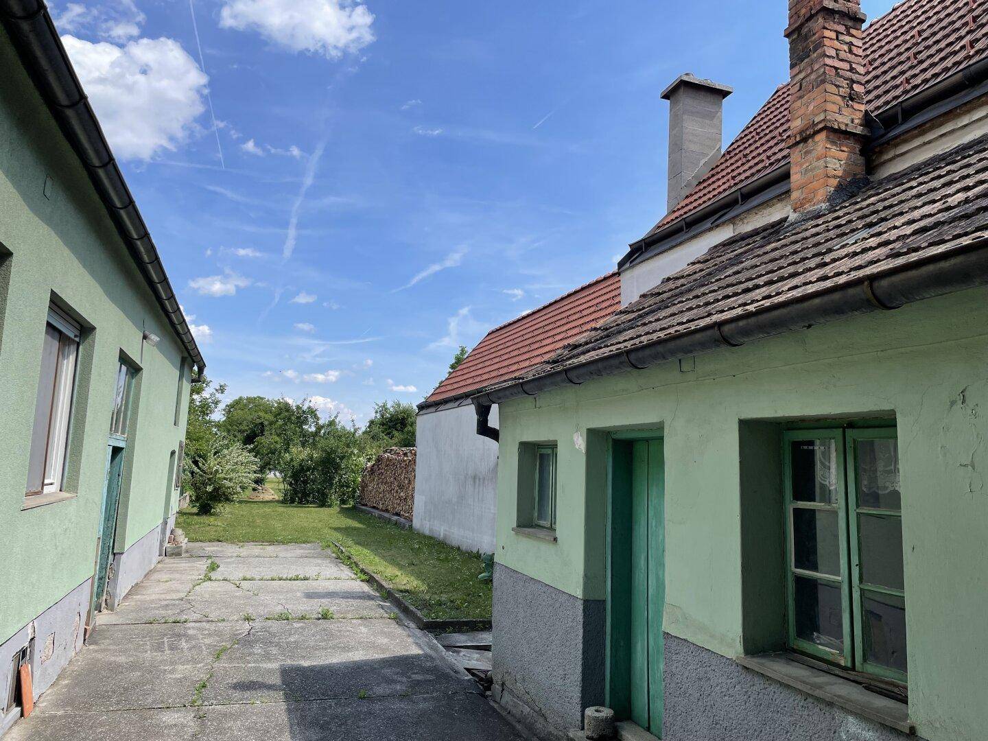 WOHNHAUS MIT 2 WOHNEINHEITEN UND GROSSEM GARTEN, SCHUPPEN UND NEBENGEBÄUDE - RUHELAGE! - Ansicht 2