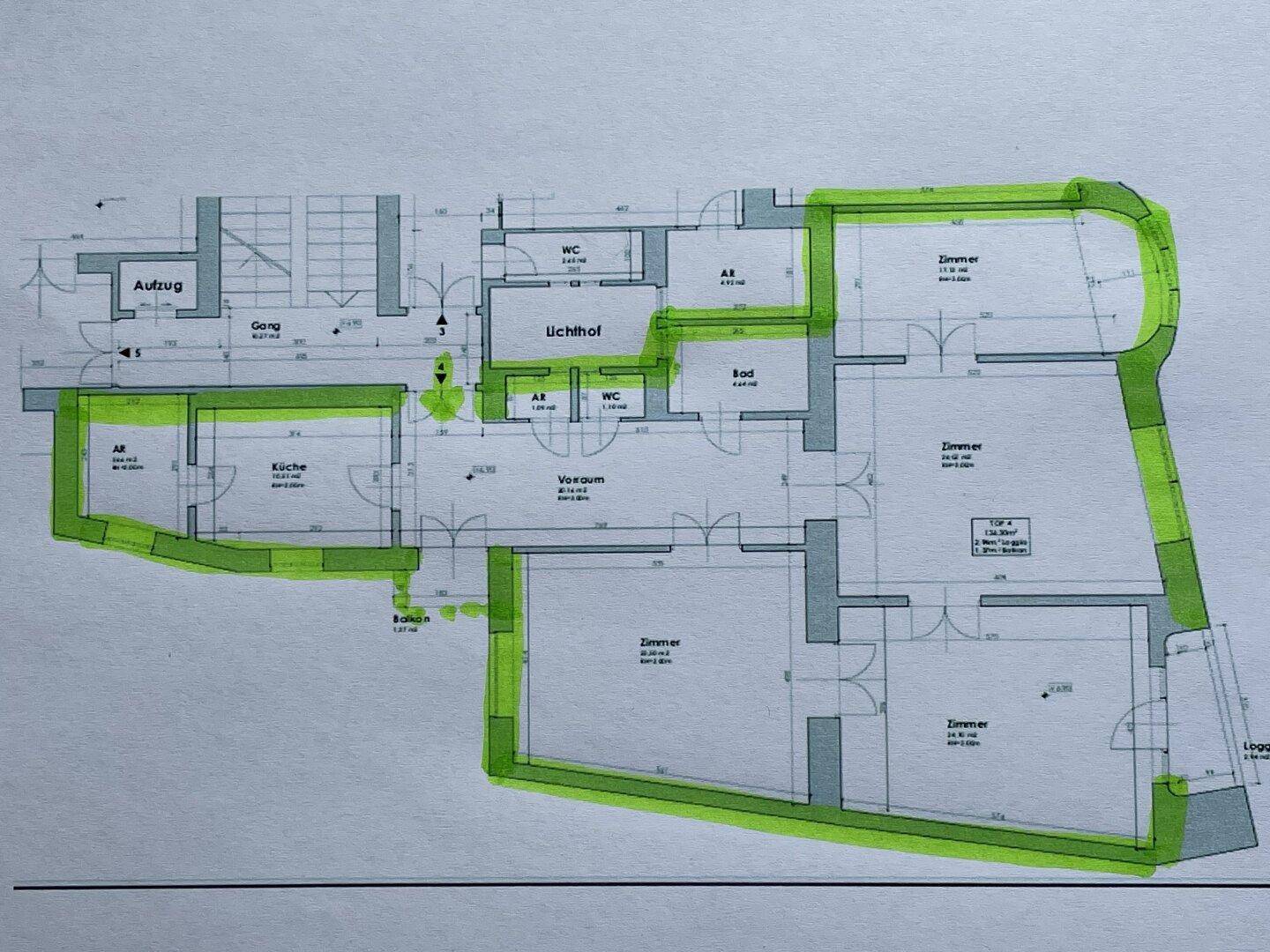 Detaillierter Grundriss der Wohnung mit Zimmern, Bädern und Loggia.