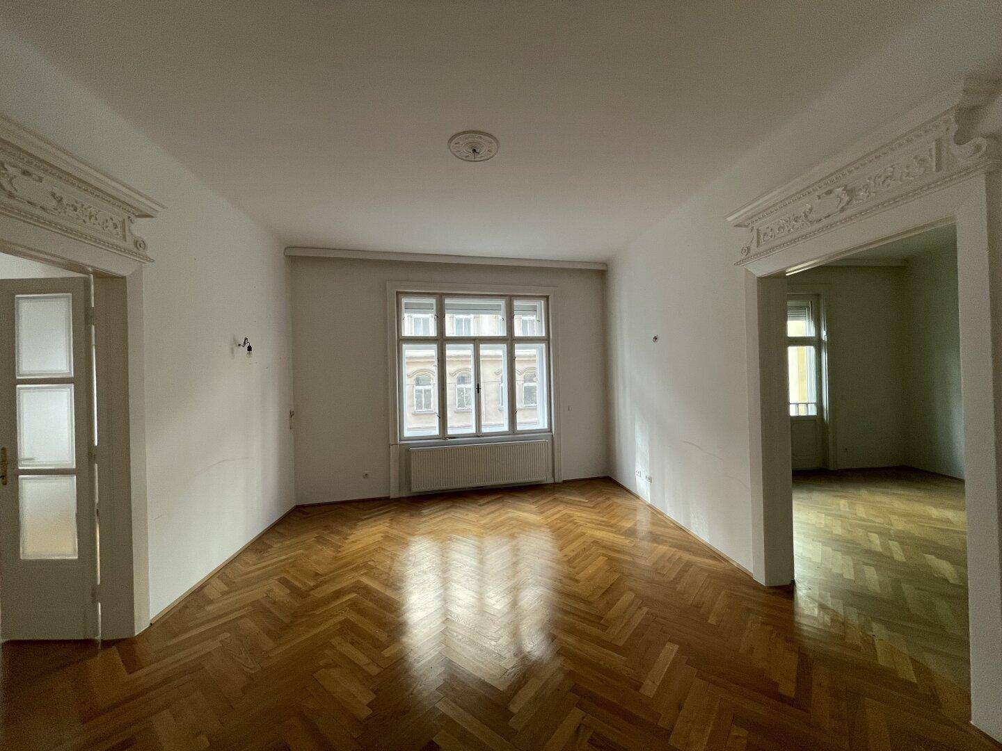 SANIERTE KLASSISCHE 4,5-ZIMMER-ALTBAU-WOHNUNG NÄHE WIEN-MITTE - BALKON!