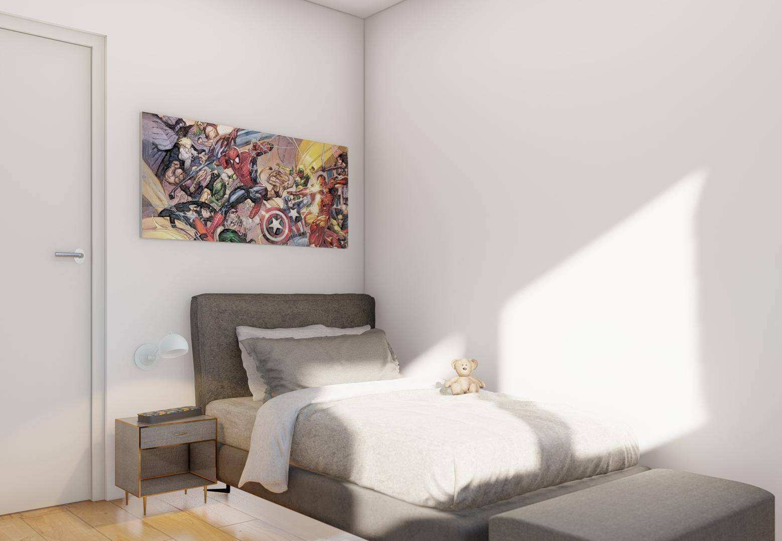 Kinderzimmer mit Einzelbett, hellem Ambiente und farbenfrohem Wandbild.