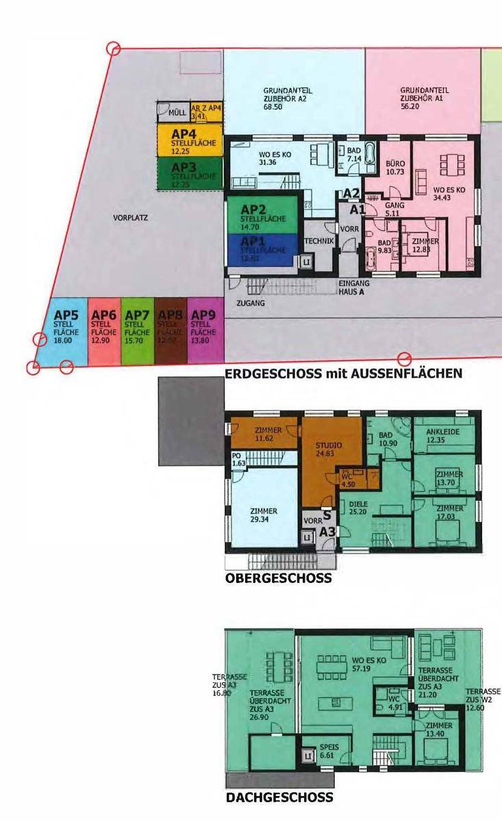 Übersichtsgrundriss des Erdgeschosses, Obergeschosses und Dachgeschosses mit Außenflächen.