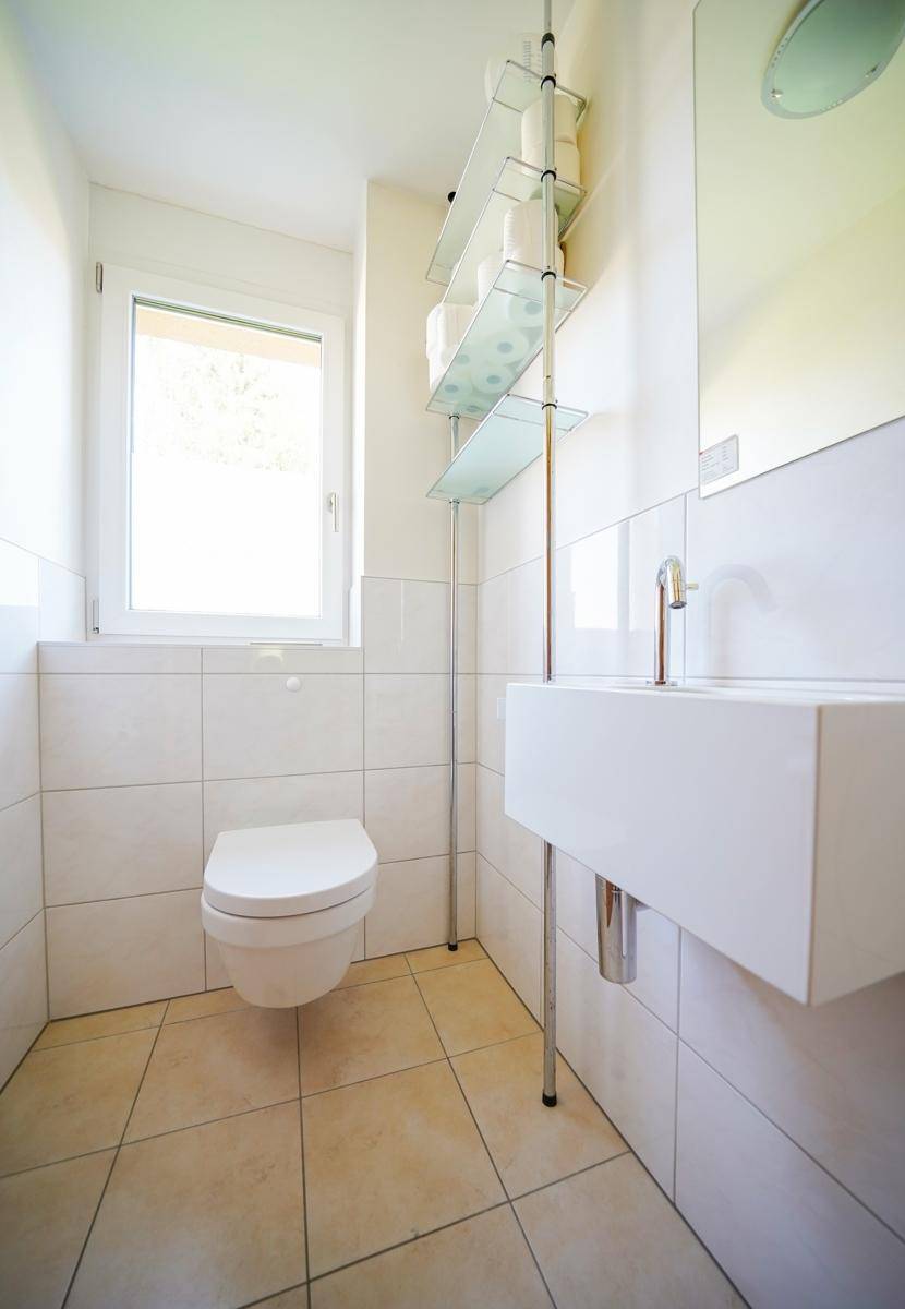 separates WC