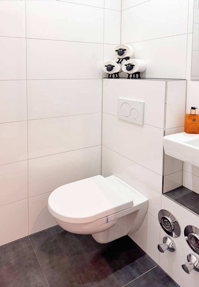 separates WC