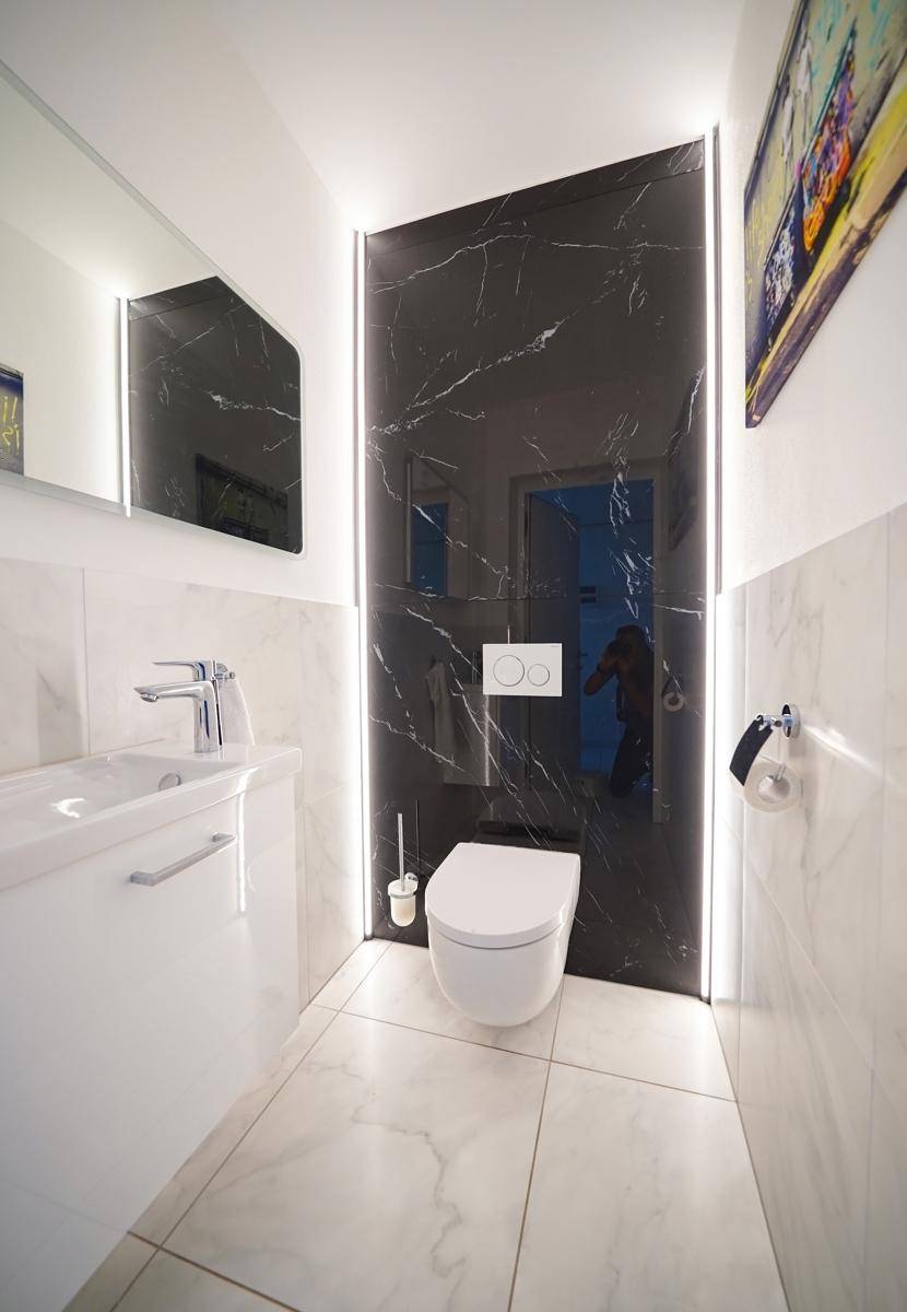 separates WC
