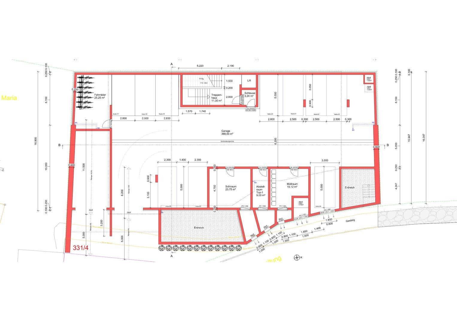 Grundriss des Garagenbereichs mit Stellplätzen und zusätzlichen Abstellräumen.