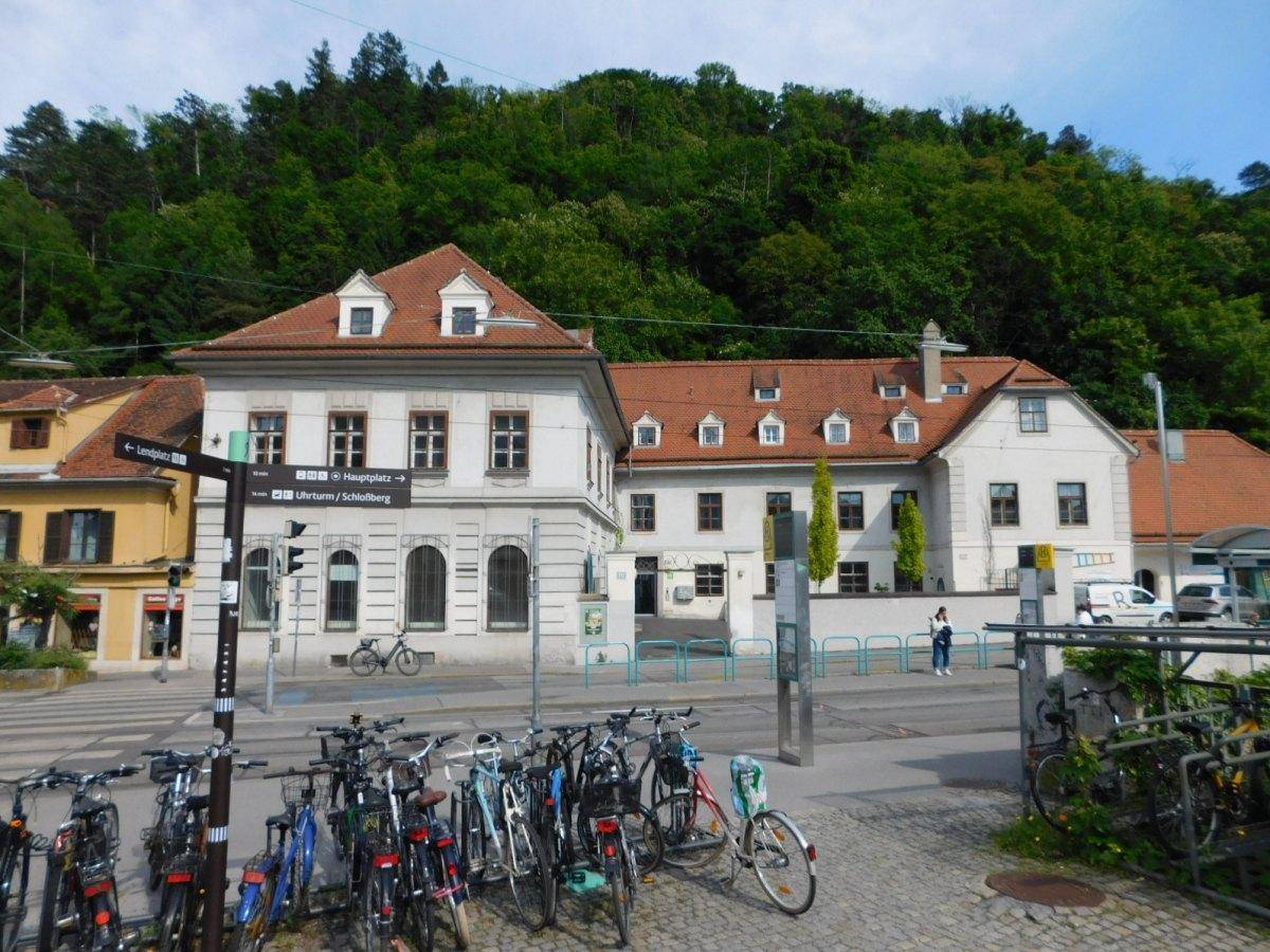 Haus1