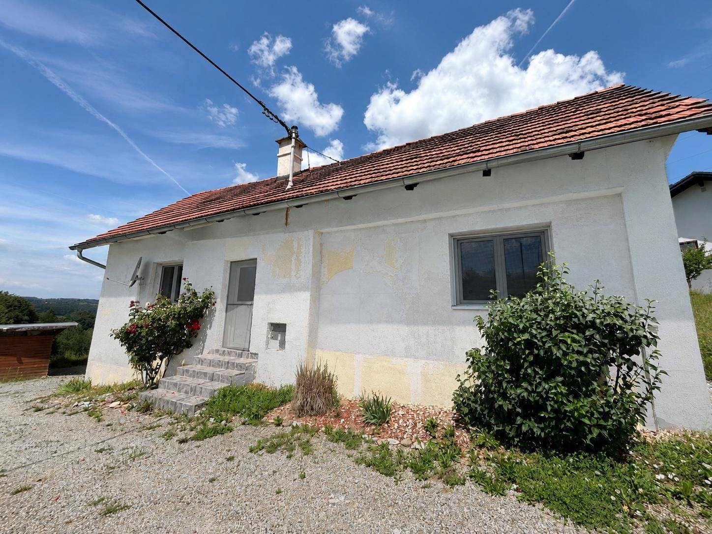 Haus in einzigartiger Ruhelage mit Teich und weitläufigem Grundstück - Ansicht 2