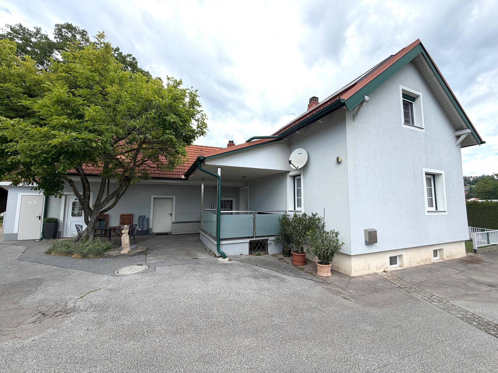 Gepflegtes Einfamilienhaus mit Charme und großzügigem Gartenbereich am Ortsrand – pohled 3