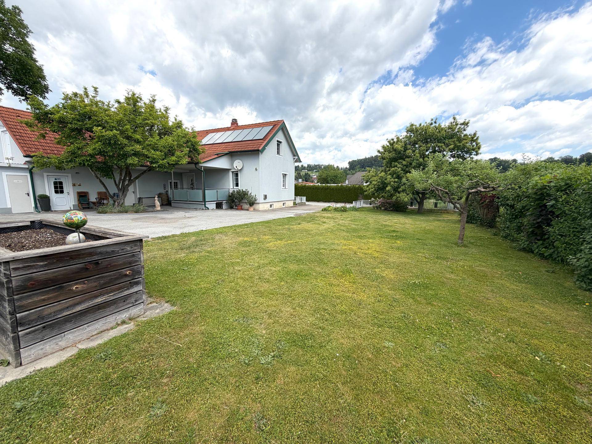Gepflegtes Einfamilienhaus mit Charme und großzügigem Gartenbereich am Ortsrand – pohled 2