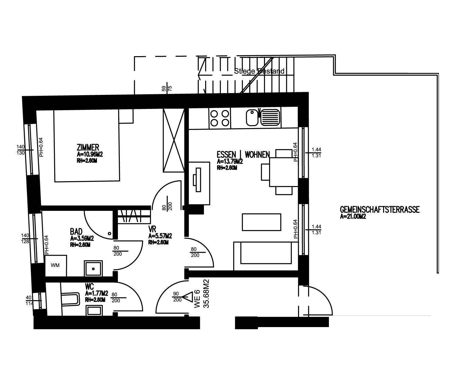Grundriss der Wohnung mit Zimmer, Wohn-Essbereich, Bad, WC und Gemeinschaftsterrasse.