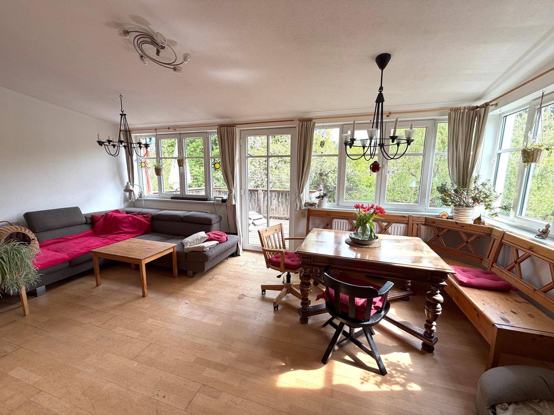 Naturverbundene Villa mit unverwechselbarem Charakter und idyllischem Gartenrefugium - Ansicht 6