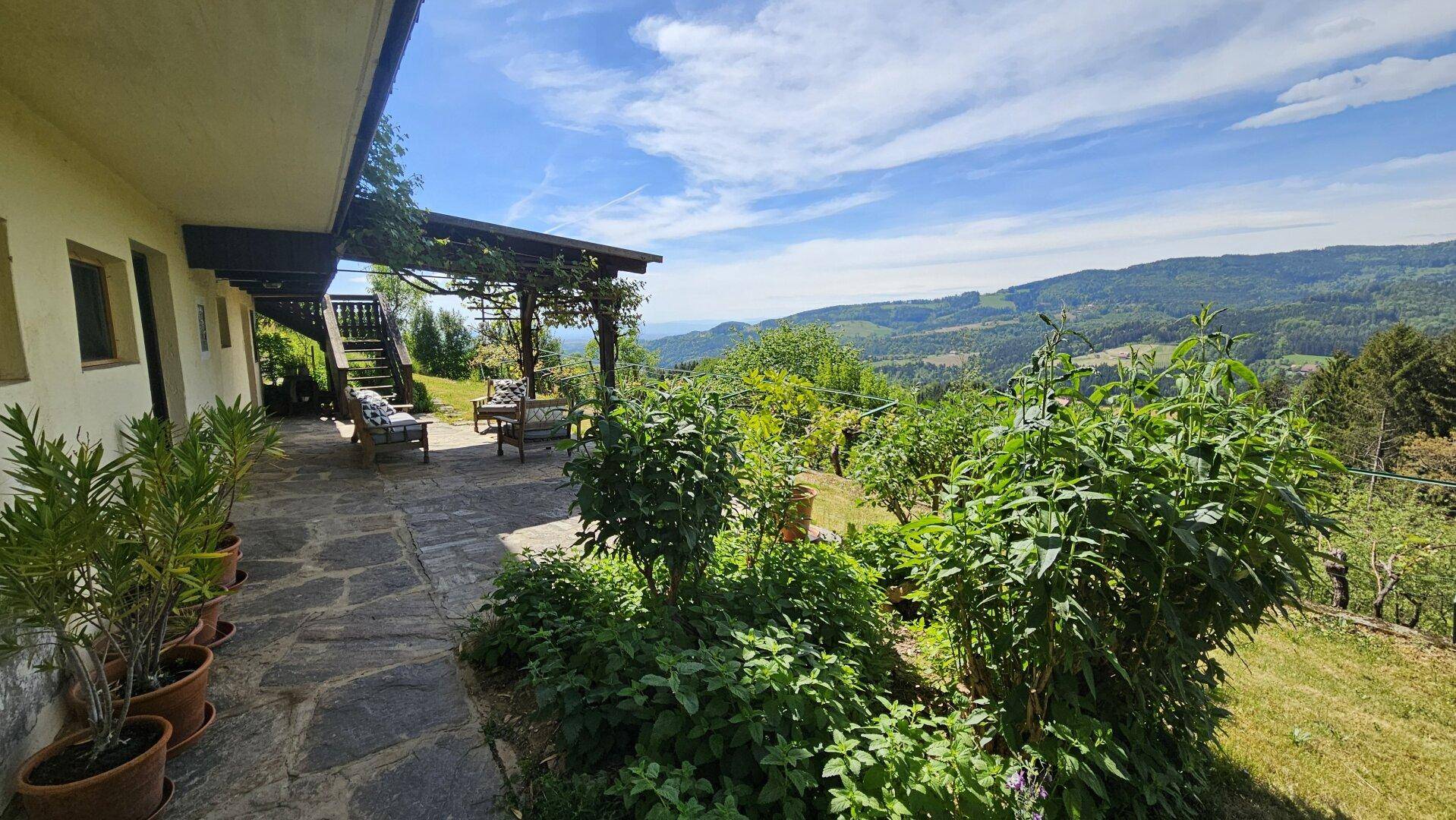 Einladendes Landgut mit traumhafter Aussicht in der Weststeiermark (Haupt- und Nebenhaus, Indoor - und Outdoorpool) - Widok 4