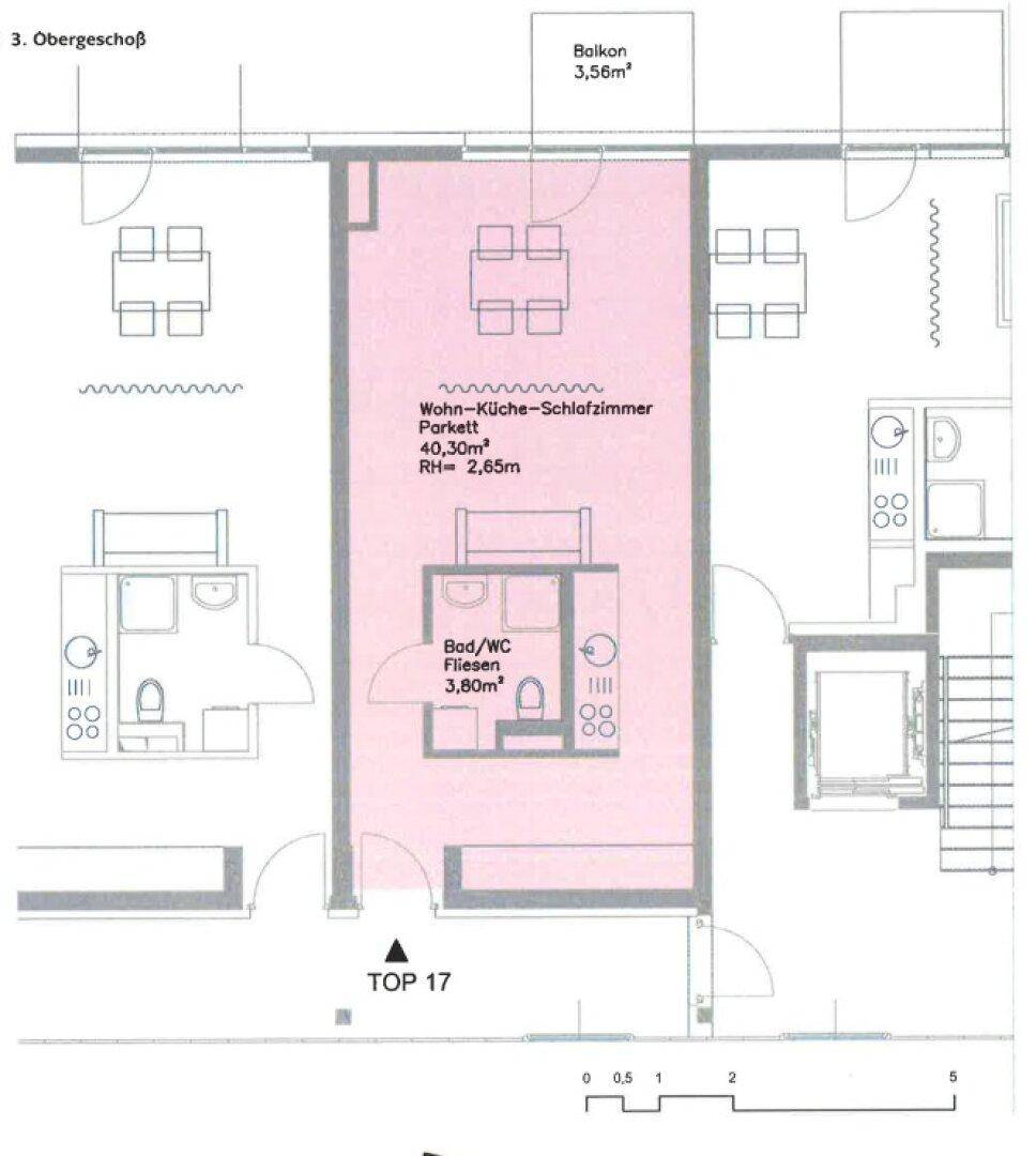 Grundriss des 3. Obergeschosses mit offenem Wohn-Schlafbereich und Balkon.