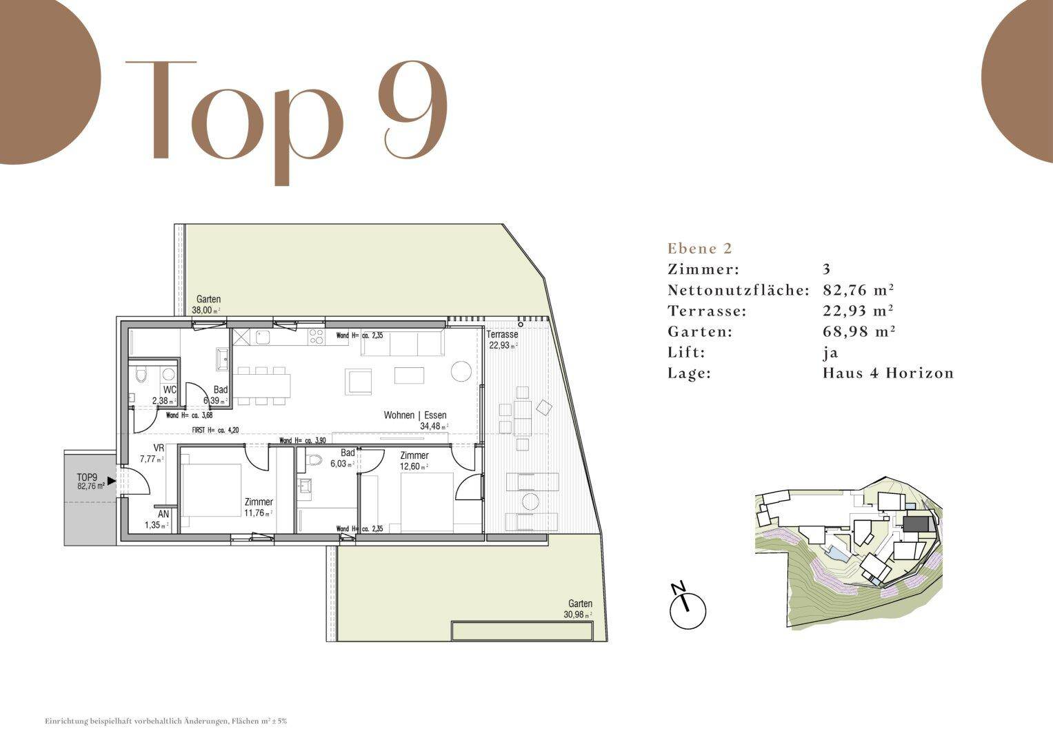 Grundriss der Wohnung Top 9 mit drei Zimmern, offener Wohnküche, Terrasse und Garten.