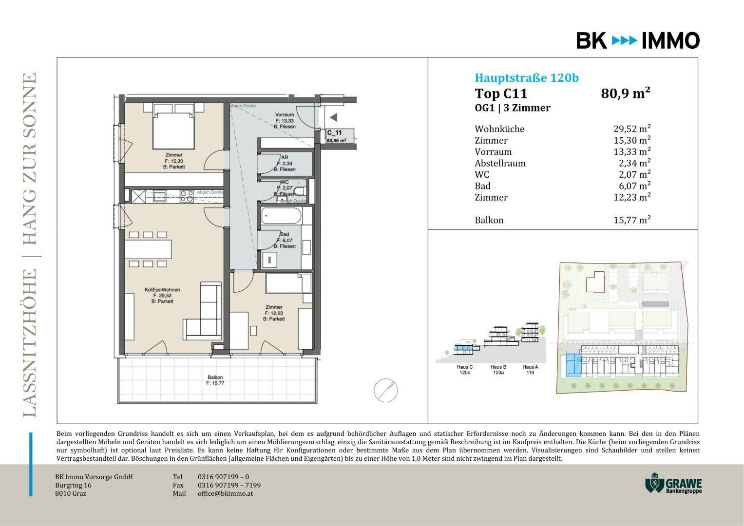 Grundriss einer Wohnung mit drei Zimmern, offenem Wohnbereich, Balkon und separatem WC.