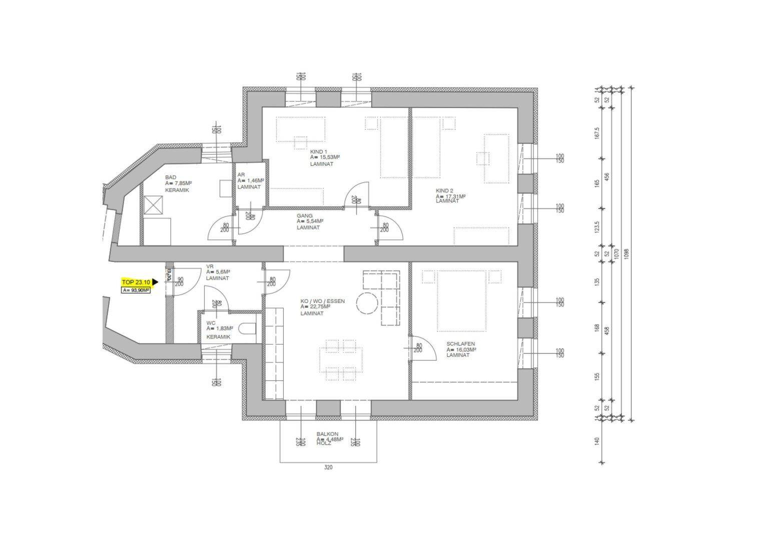 Grundriss einer Wohnung mit offener Raumaufteilung, mehreren Zimmern und einem Balkon.