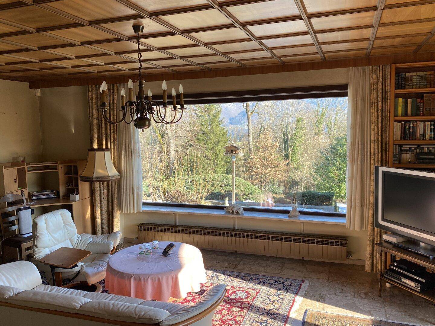 Wohnzimmer mit Panoramafenster