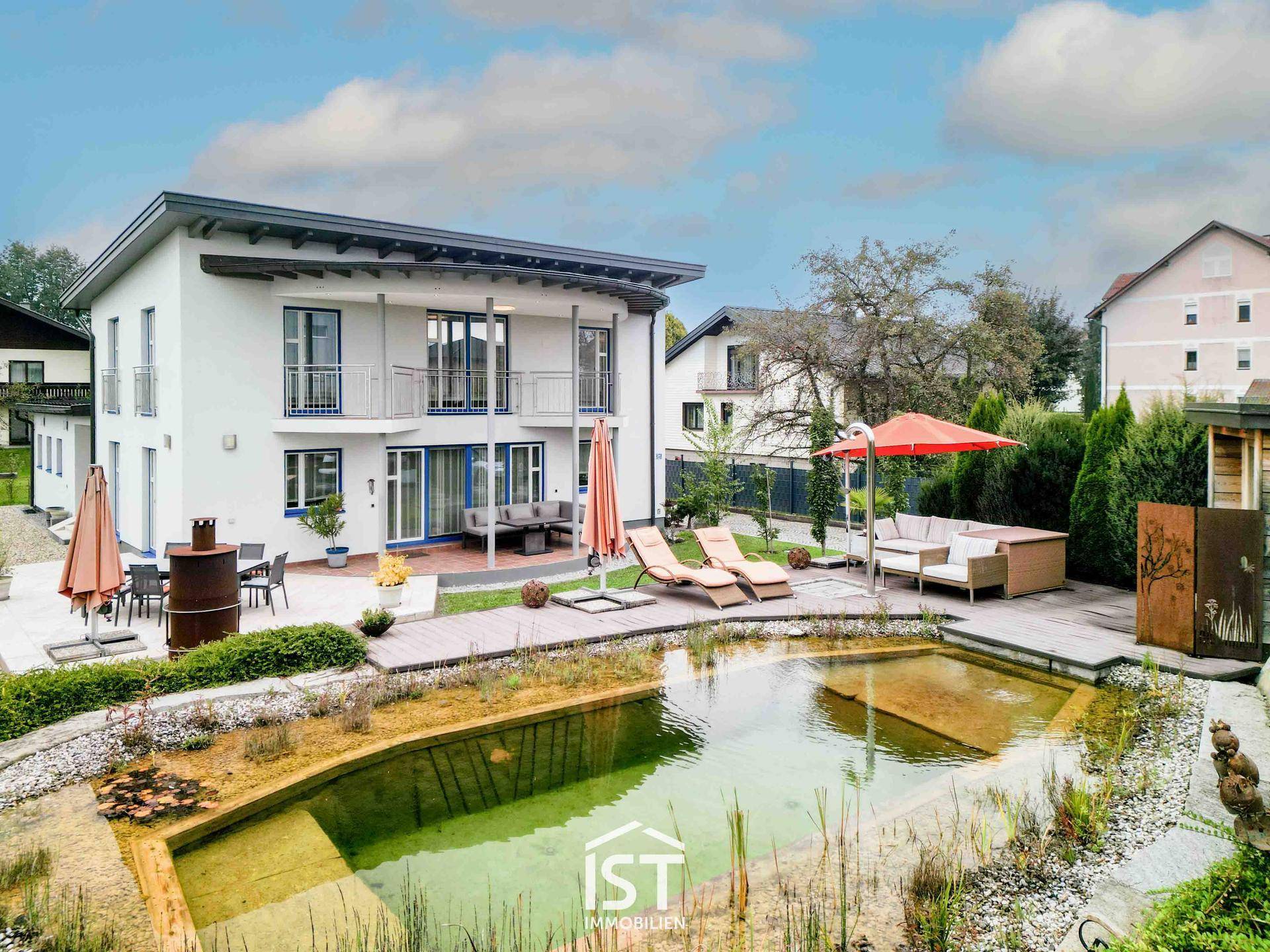 Mattighofen - Exklusives Architektenhaus mit Schwimmteich - Ansicht 2