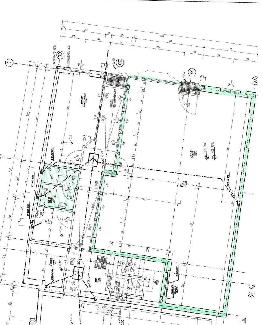 Detaillierter Grundriss eines Gebäudeteils mit eingezeichneten Maßen und Installationen.