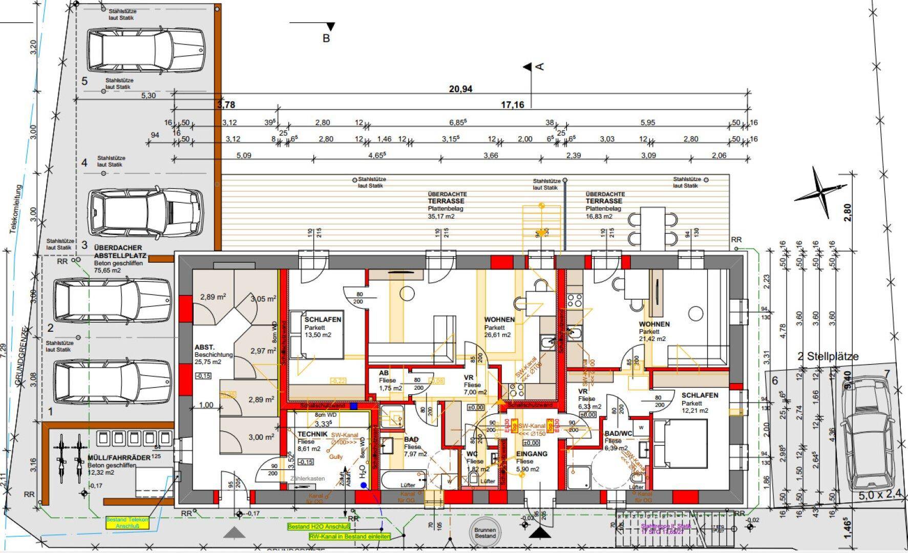 Grundriss des Erdgeschosses mit mehreren Wohneinheiten, Terrassen und Parkplätzen.