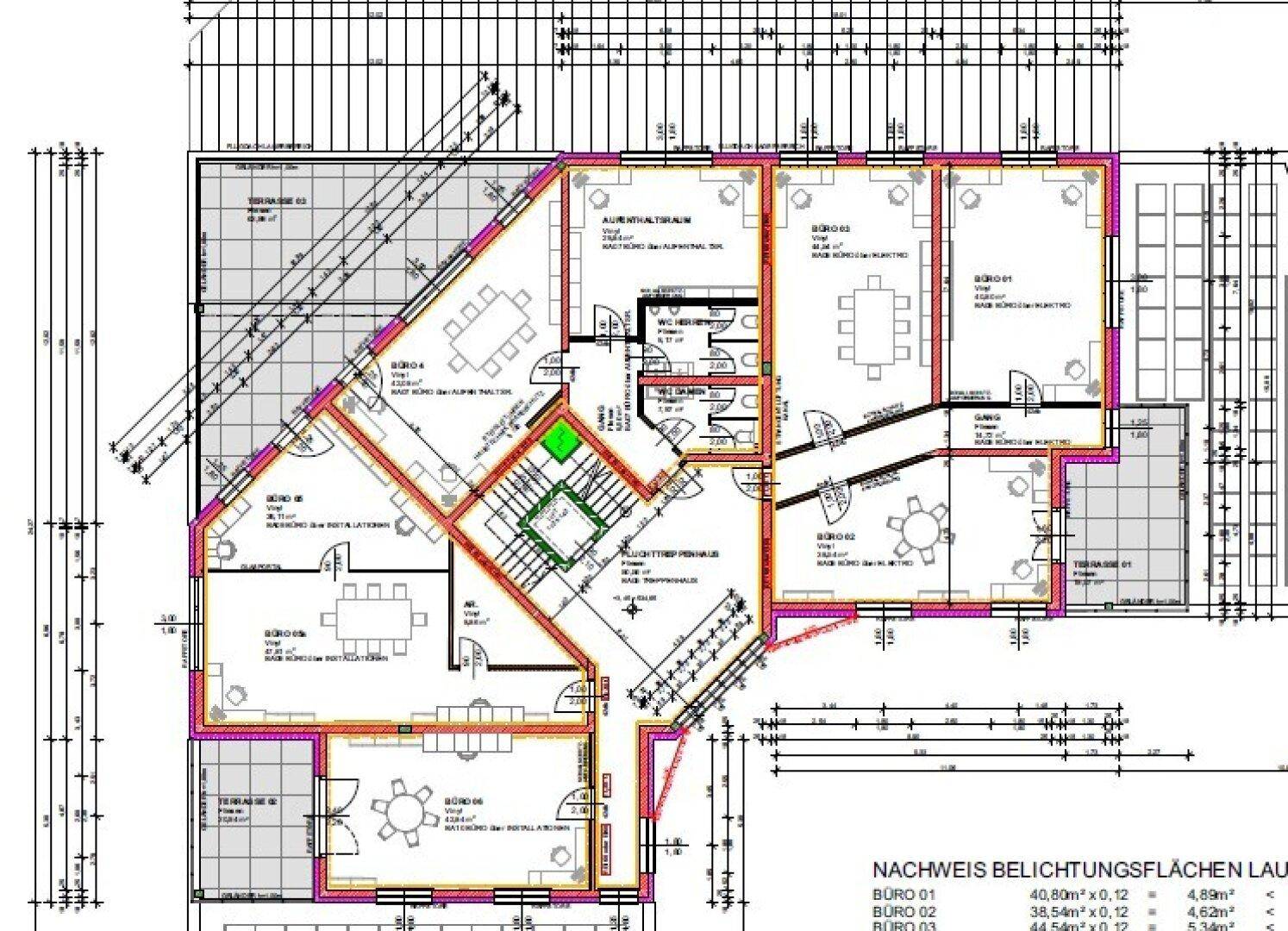 Detaillierter Grundriss mit mehreren Büroräumen, einem Aufenthaltsraum, Teeküche und separaten Toilettenbereichen, inklusive Terrassen.