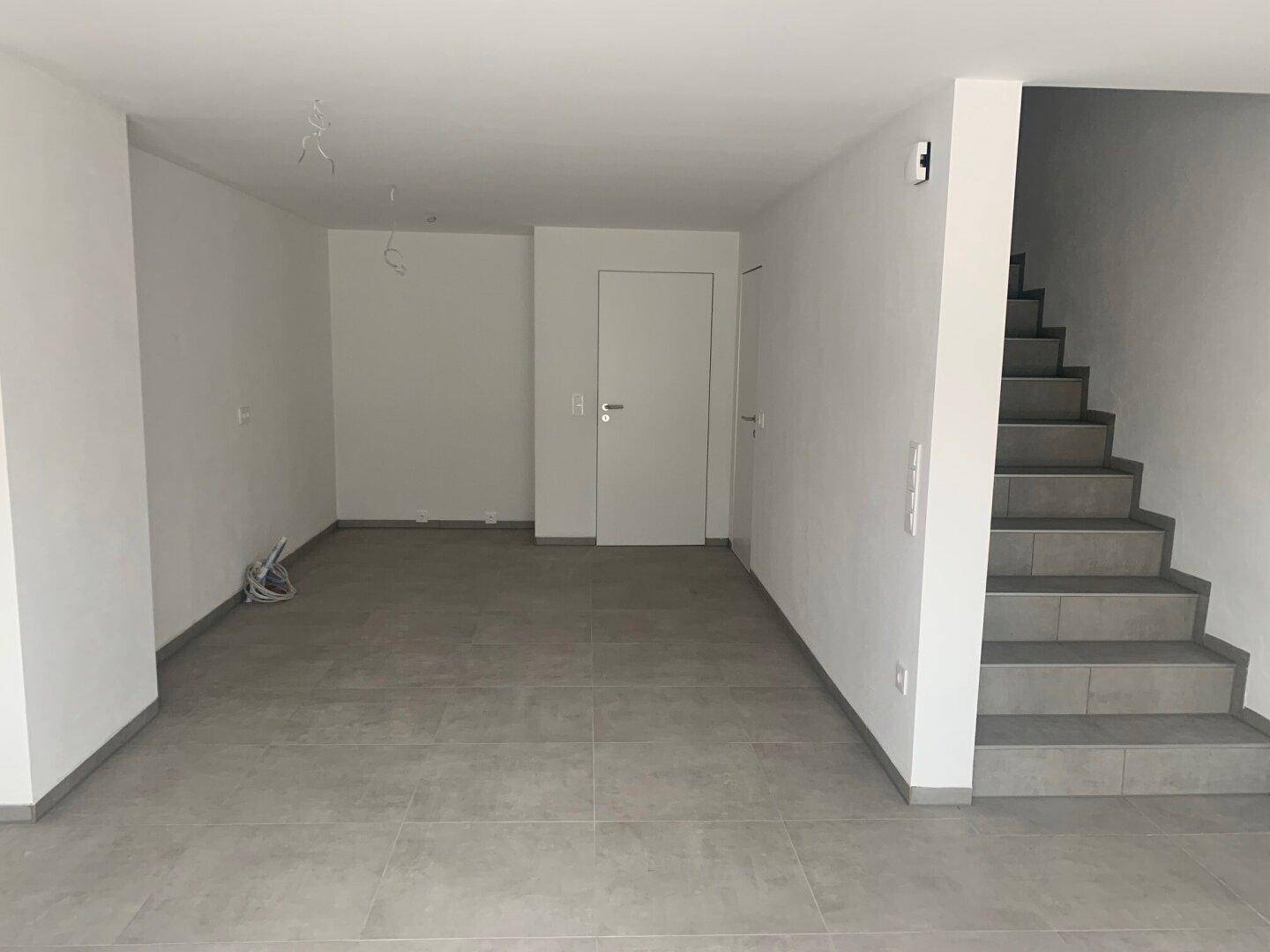 Gut vermietete Erstbezugs-Maisonettewohnung mit überdachter Terrasse und Garage - Ansicht 4
