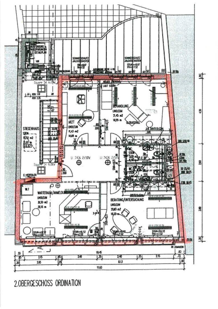 Grundriss des 2. Obergeschosses mit mehreren Behandlungsräumen und Wartebereich.