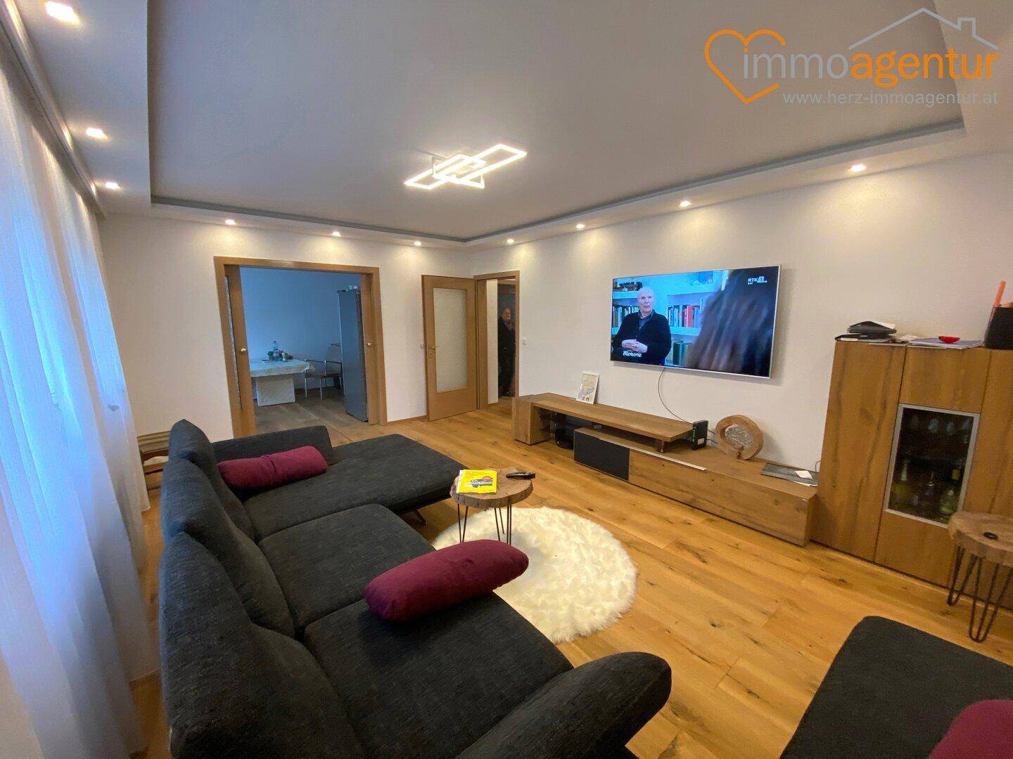 MODERNISIERTES WOHNJUWEL: 2-3 Wohneinheiten in Thalheimer Elite-Lage! – další