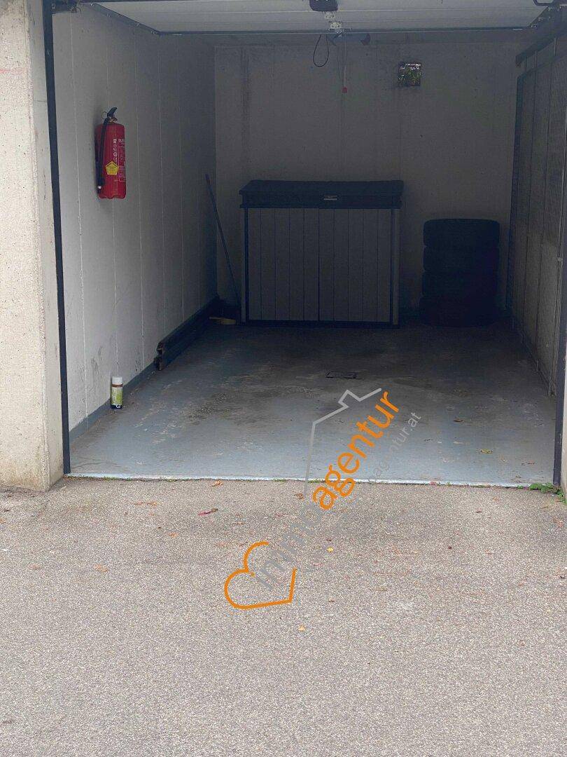 Garage, Elektrisches Garagentor mit Zahlencode