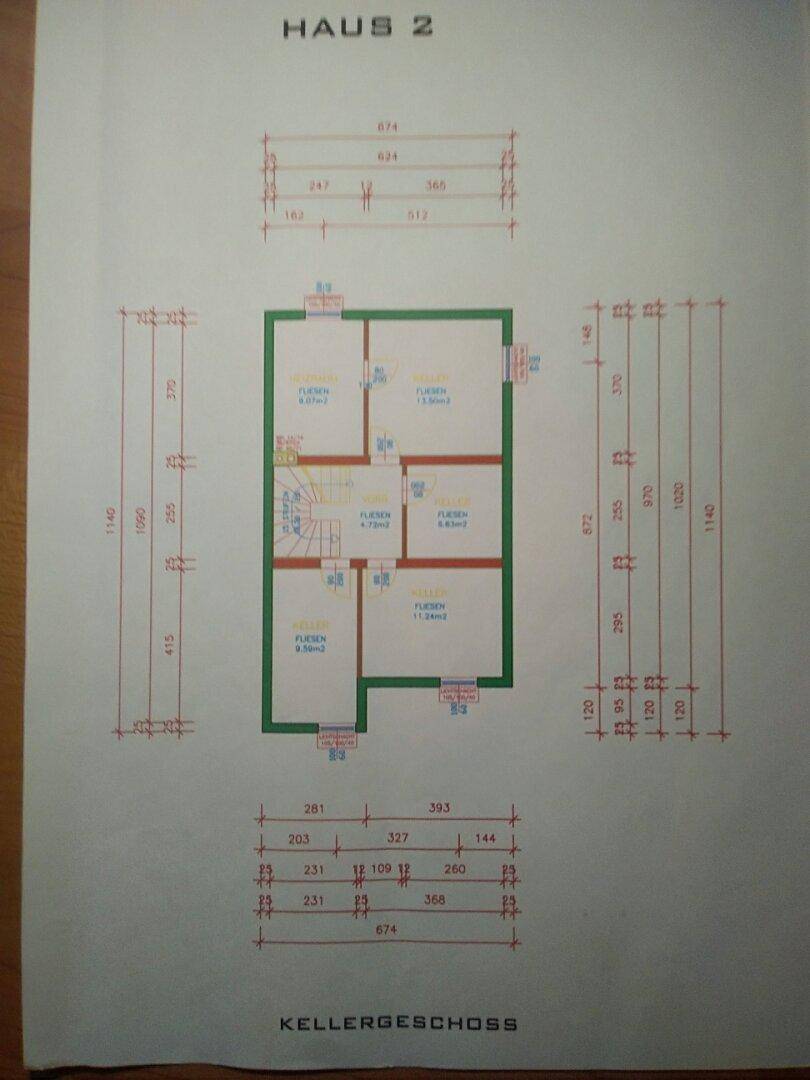 Grundriss des Kellergeschosses von Haus 2 mit verschiedenen Räumen.